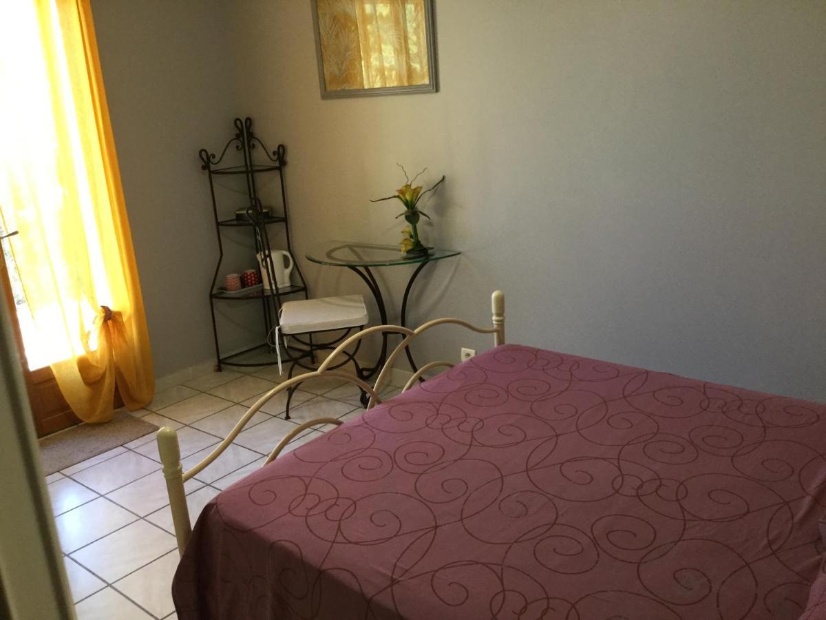Bed and Breakfast Mas Soleil Et Vignes Saint-Hippolyte  Экстерьер фото